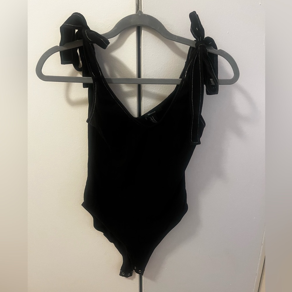 3/$15 Forever 21 black tie shoulder strap bodysuit - Picture 5 of 5